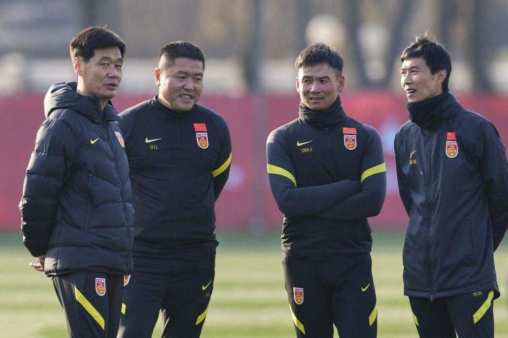 在利物浦客场1-1曼城的比赛中，阿诺德身穿一双尚未发售的阿迪达斯球鞋，这标志着他和安德玛的长期合作结束了。